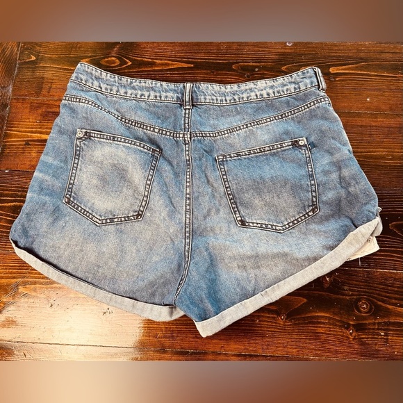 Pilcro Blue high rise roll tab Jean shorts size 32 - Picture 4 of 6